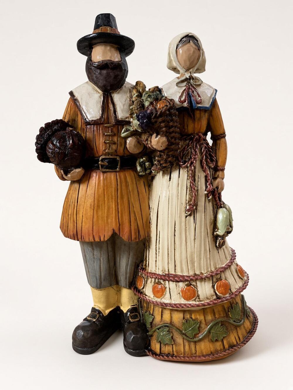 Pilgrim Couple Figurine, Vintage Thanksgiving Decor, Resin Harvest Statue Pair